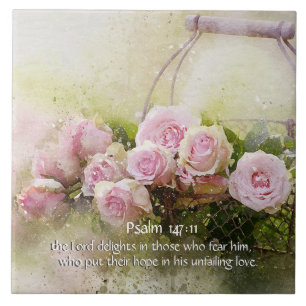 Psalm 147:11, Bibelverse, Korb rosafarbener Rosen, Fliese