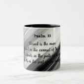 Psalm 1:1 zweifarbige tasse (Mittel)