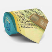 Psalm 1 - Mann liest Psalm 1 in der hebräischen Krawatte (Gerollt)