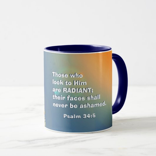 Psalm 34:5 Die, die zu Ihm schauen, sind RADIANT B Tasse (VorderseiteRechts)