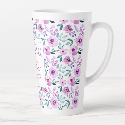 Psalm 46:10 Sei still und kenne violette Blumen Milchtasse (Rechts)