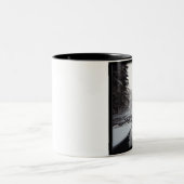 Psalm-46:10 - Winter-Szene Zweifarbige Tasse (Mittel)