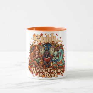 Pst, wir versuchen zu lesen! Herbst-Cryptid-Buchcl Tasse