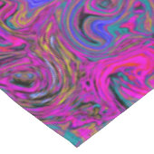 Psychedelic Groovy Magenta Retro Liquid Swirl Tischdecke (Schrägansicht)