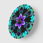 Psychedelic Hippie Flower Purple Teal and Black Runde Wanduhr (Winkel)