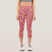 Psychedelic Starburst Pattern – Groovy Pink & Oran Capri Leggings (Vorderseite)