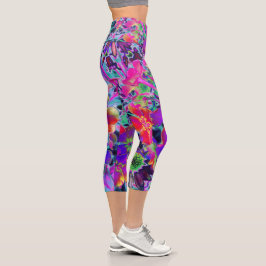 Psychedelisch farbige Rot- und Lila-Blumen Capri Leggings