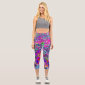 Psychedelisch farbige Rot- und Lila-Blumen Capri Leggings (Vorderseite)