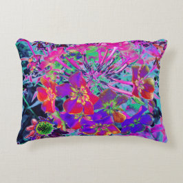 Psychedelisch farbige Rot- und Lila-Blumen Dekokissen