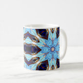 Psychedelisch Kaleidoskop Blume Blau und Orange Kaffeetasse (VorderseiteRechts)