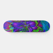 Psychedelisch Lila und Limettengrüne Lily-Blume Skateboard (Horizontal)