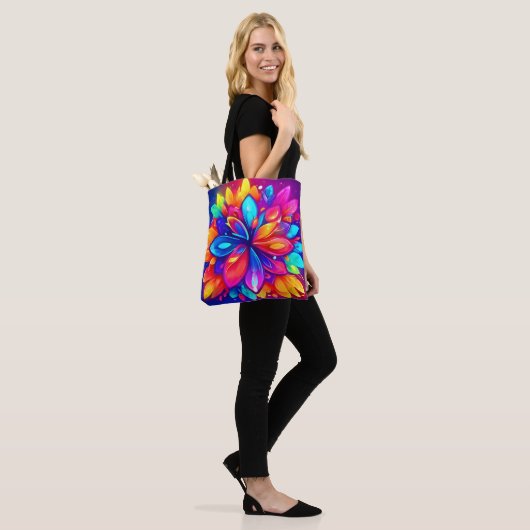 Psychedelische Blume Artwork Tasche (Am Model)