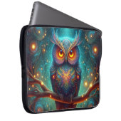 Psychedelische Eule in einem Kosmischen Wald Laptopschutzhülle (Vorne Rechts)