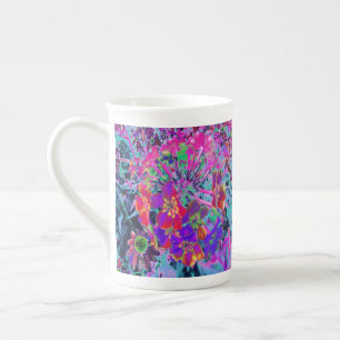 Psychedelische farbenfrohe rote und violette Blume Porzellantasse