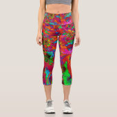Psychedelische Groovy Rot und Grüne Wildblumen Capri Leggings (Vorderseite)