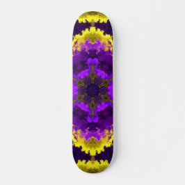 Psychedelische Mandala-Blume Gelb und Lila Skateboard