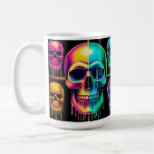 Psychedelische Neon Skulls: Eine lebendige digital Kaffeetasse (Links)