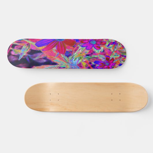 Psychedelische Retro-Crimson- und Magenta-Wildblum Skateboard (Horizontal)