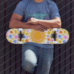 Psychedelische Sunburst Stars Skateboard<br><div class="desc">Psychedelisches vibe Skateboard mit goldenem Sonnenbrand und farbenfrohen Sternen. Ein lebendiges,  üppiges Muster.</div>