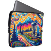 Psychedelischer Golfplatz in den Bergen Laptopschutzhülle (Vorne Rechts)