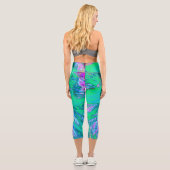 Psychedelischer Retro-Grün- und Hot-Pink-Hibisken Capri Leggings (Rückseite)