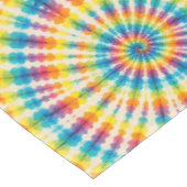 Psychedelischer Tie Dye | Groovy Retro-Tischdecke Tischdecke (Schrägansicht)
