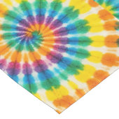 Psychedelischer Tie Dye | Groovy Retro-Tischdecke Tischdecke (Schrägansicht)