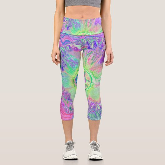 Psychedelischer Trippy Lime Green und Lila Hibisku Capri Leggings (Vorderseite)