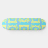 Psychedelisches afrikanisches Patchwork: Green Blu Skateboard (Horizontal)