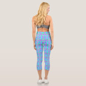 Psychedelisches afrikanisches Patchwork: Green Lil Capri Leggings (Rückseite)
