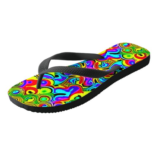 Psychedelisches Rainbow-Fraktal Sandals Badesandalen (Schrägansicht)