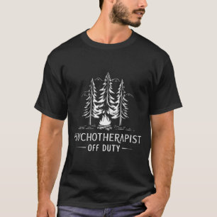 Psychotherapeut entspannt sich im Urlaub beim Camp T-Shirt