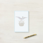 Pteranodon trägt einen Korb Post-it Klebezettel (Auf Schreibtisch)