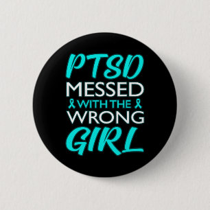 Ptsd mit der falschen Mädchen Bewusstsein Ribbon G Button
