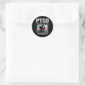Ptsd wird verdient, indem man tut, was andere fürc runder aufkleber (Tasche)