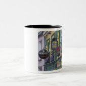 Pub, Dingle, Dingle Halbinsel, Landkreis Kerry, Zweifarbige Tasse (Mittel)