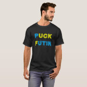 Puck Futin Stand mit Ukraine T-Shirt Puck Futin St (Vorne ganz)