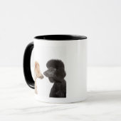 Pudel, die sich überprüfen tasse (Vorderseite Links)
