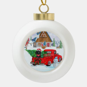 Pudel im Weihnachtslieferwagen im Schnee Keramik Kugel-Ornament