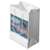 Pudel in rosa Cabrio Mittlere Geschenktüte (Vorderseite Schrägansicht)