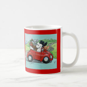 Pudel in rotem Vintage-Cabrio Kaffeetasse
