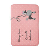 Pudel-Rock-Retro rosa und schwarzes 50er Muster Badematte (Vorderseite Vertikal)