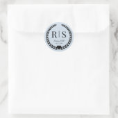 Puderblaue Hochzeitsmonogramm-Initialen Runder Aufkleber (Tasche)