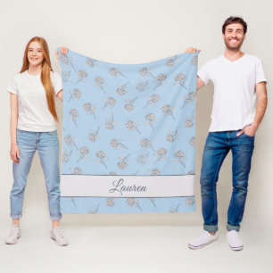 Puderblaue Hortensien-Blumenmuster-Monogramm Fleecedecke