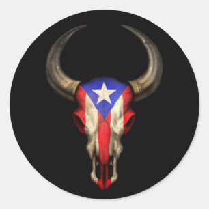 Puerto Rico Flag Bull Skull auf Schwarz Runder Aufkleber