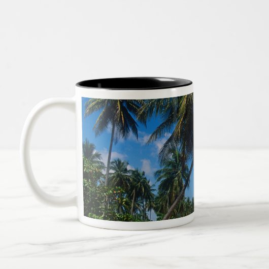 Puerto Rico, Isla Verde, Palmen. Zweifarbige Tasse (Links)