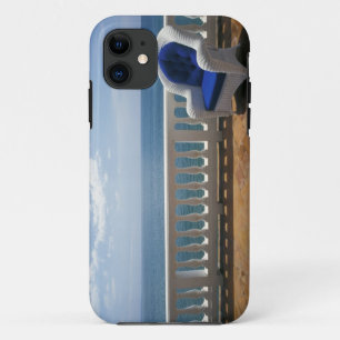 Puerto Rico. Korbstuhl und geflieste Terrasse bei iPhone 11 Hülle