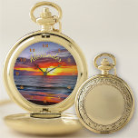 Puerto Sunset 1739 Taschenuhr<br><div class="desc">Malerei "Puerto Sunset 1739" Kollektion Personalisieren Sie auf der Produktseite oder klicken Sie auf den "Anpassen" Button für weitere Designoptionen Außengehäuse - Gold oder Silber. Das Design entstand aus meinem Bild "Puerto Sunset 1739", das einen schönen Sonnenuntergang in Puerto Vallarta, Jalisco, Mexiko einfängt. Matching Produkte sind in dieser Sammlung verfügbar....</div>