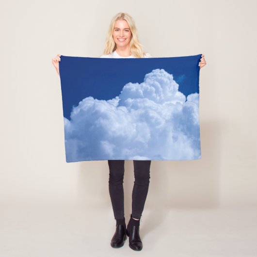 Puffe Wolken am blauen Himmel Fleecedecke (Beispiel)