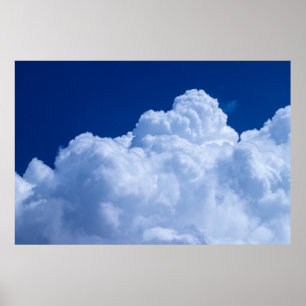Puffe Wolken am blauen Himmel Poster